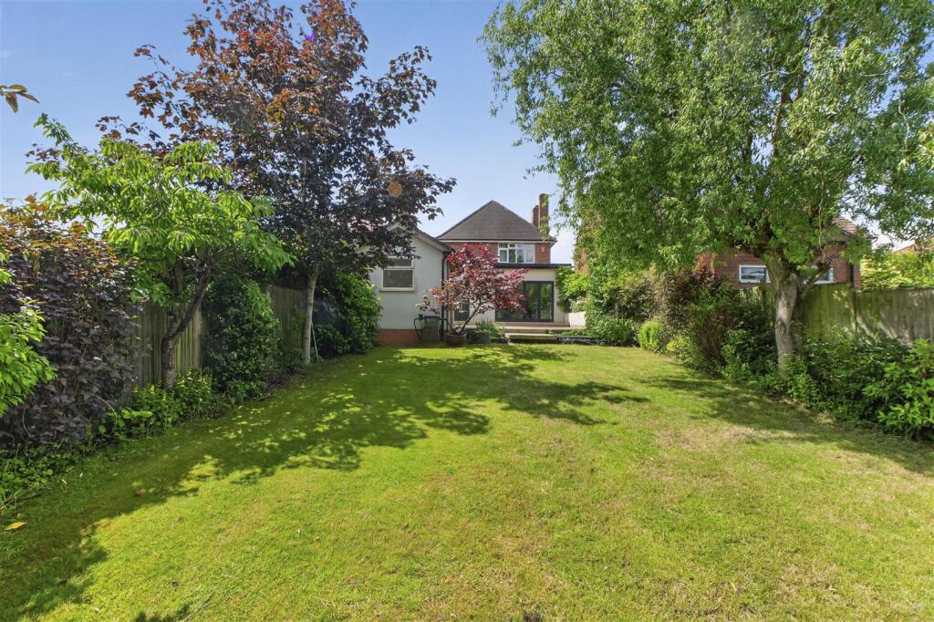 House in Mansfield, Berry Hill - More