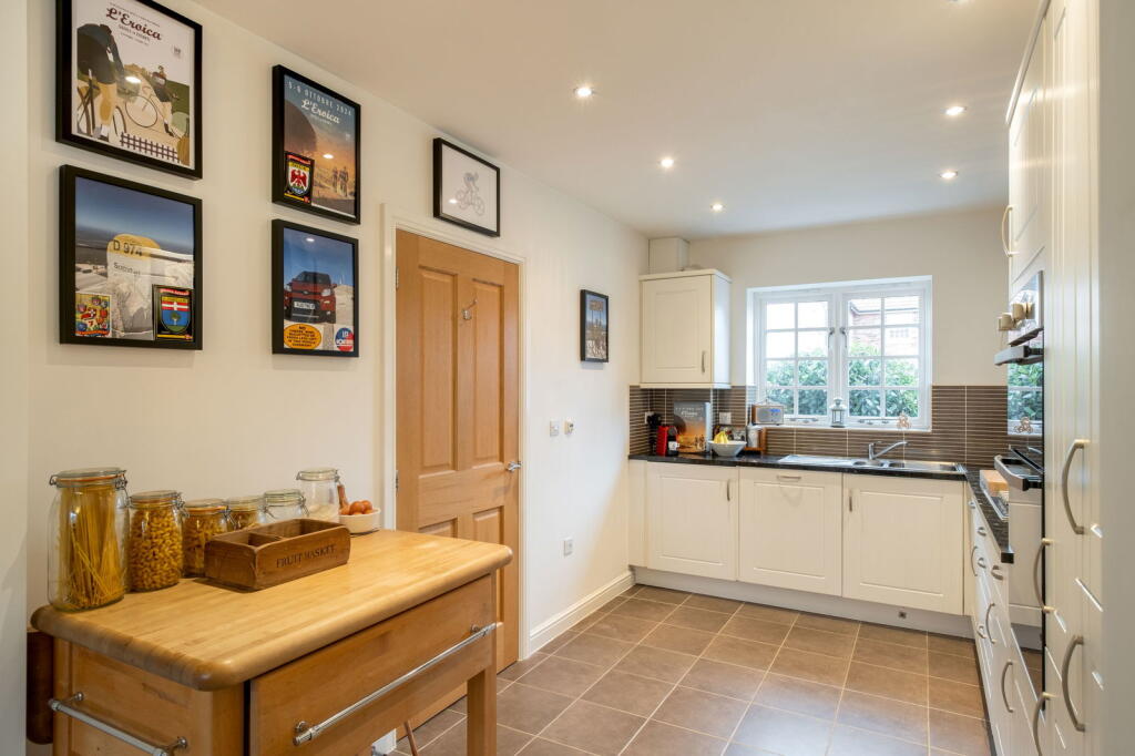 House in Rushcliffe, Gotham - View 5