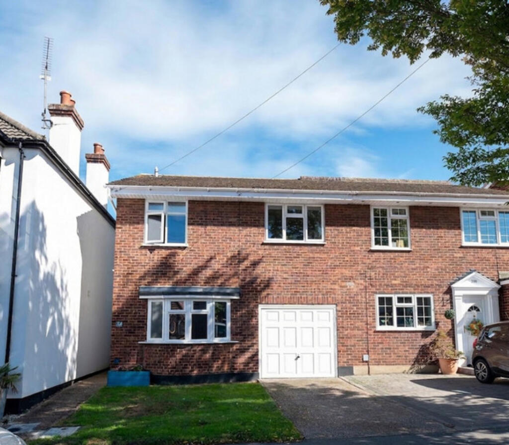 Main image of property: Cliffsea Grove, Leigh-on-sea, SS9 1