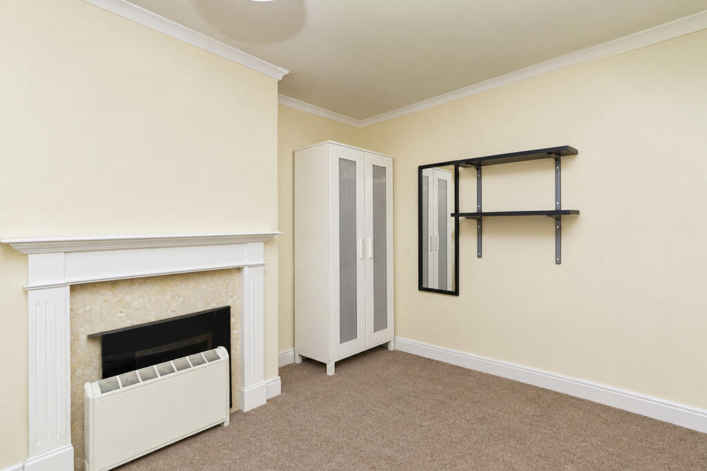 Meadow Close, London, SE6 photo 2