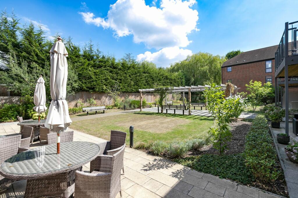 Poets Place, 11 Alderton Hill, Loughton, Essex, IG10 photo 4