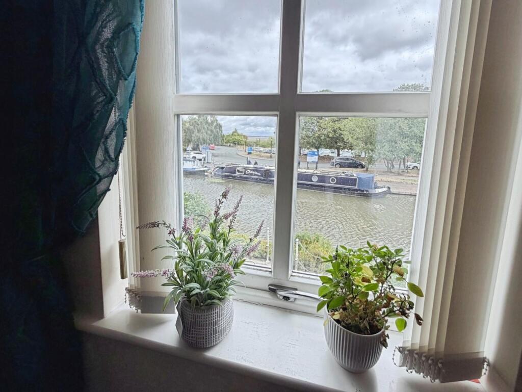 Apartment in Chester, Ellesmere Port - View 3