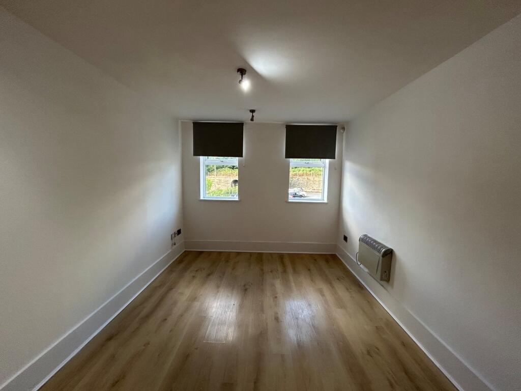 Apartment in Bradford - View 4