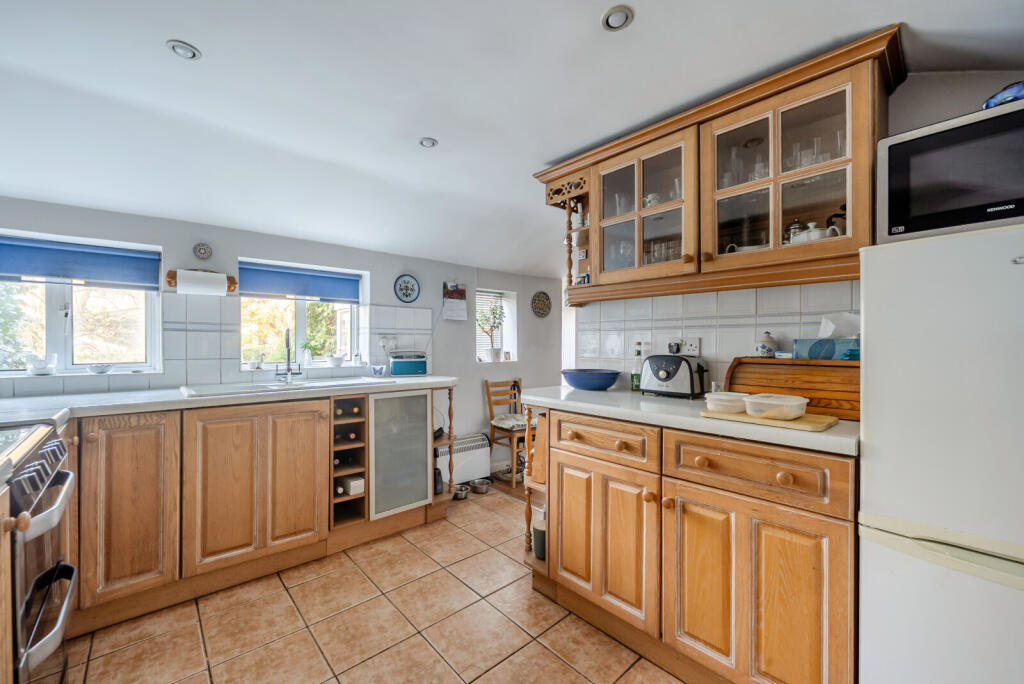 House in Waverley, Farnham - View 5