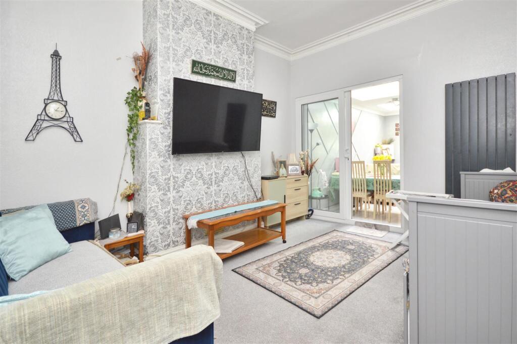 House in Bristol, Upper Knowle, Totterdown - More