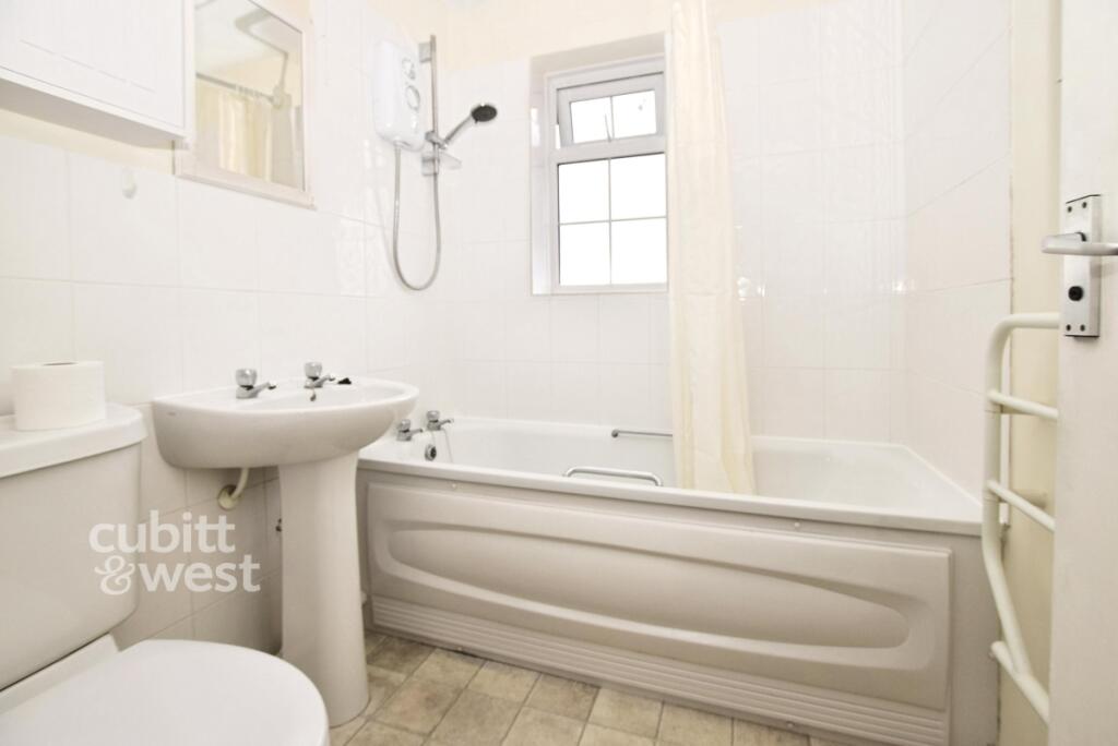 Apartment in Redhill - View 3