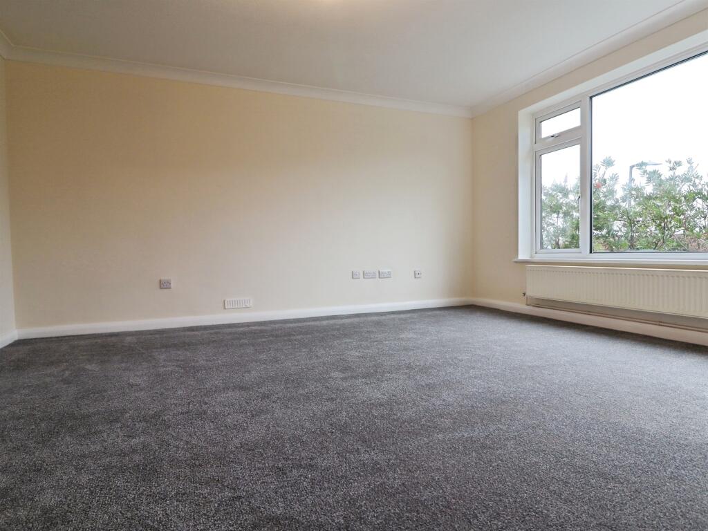 Fonmon Road, Rhoose, BARRY photo 4