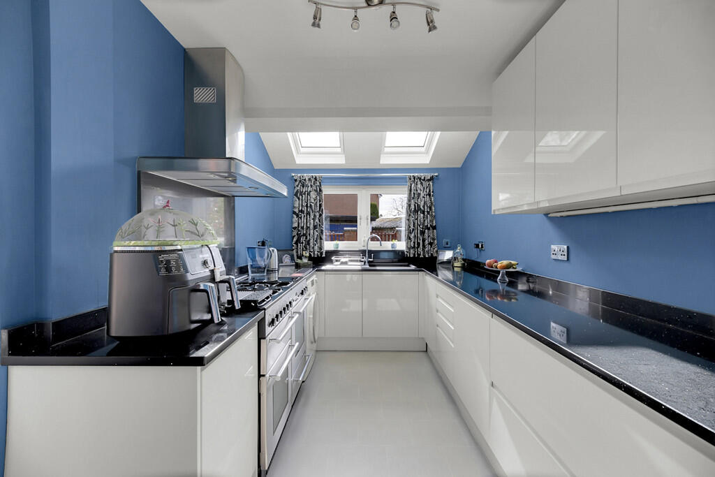 Royles Place, Greenbank, Northwich photo 3
