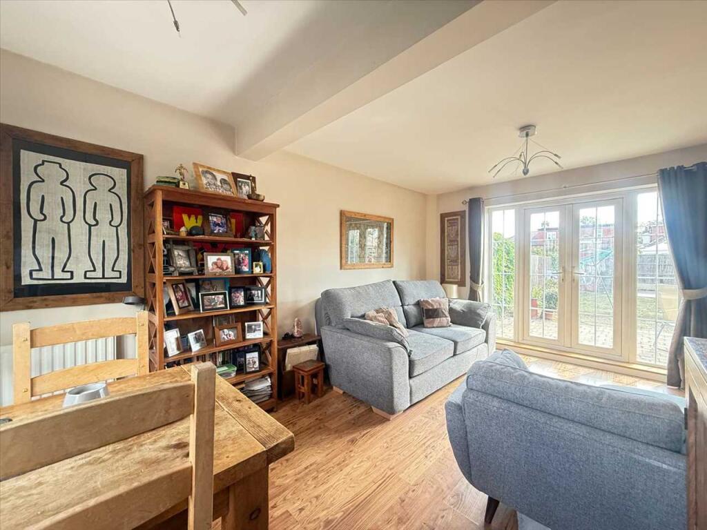 House in Southend-on-Sea, Essex - More