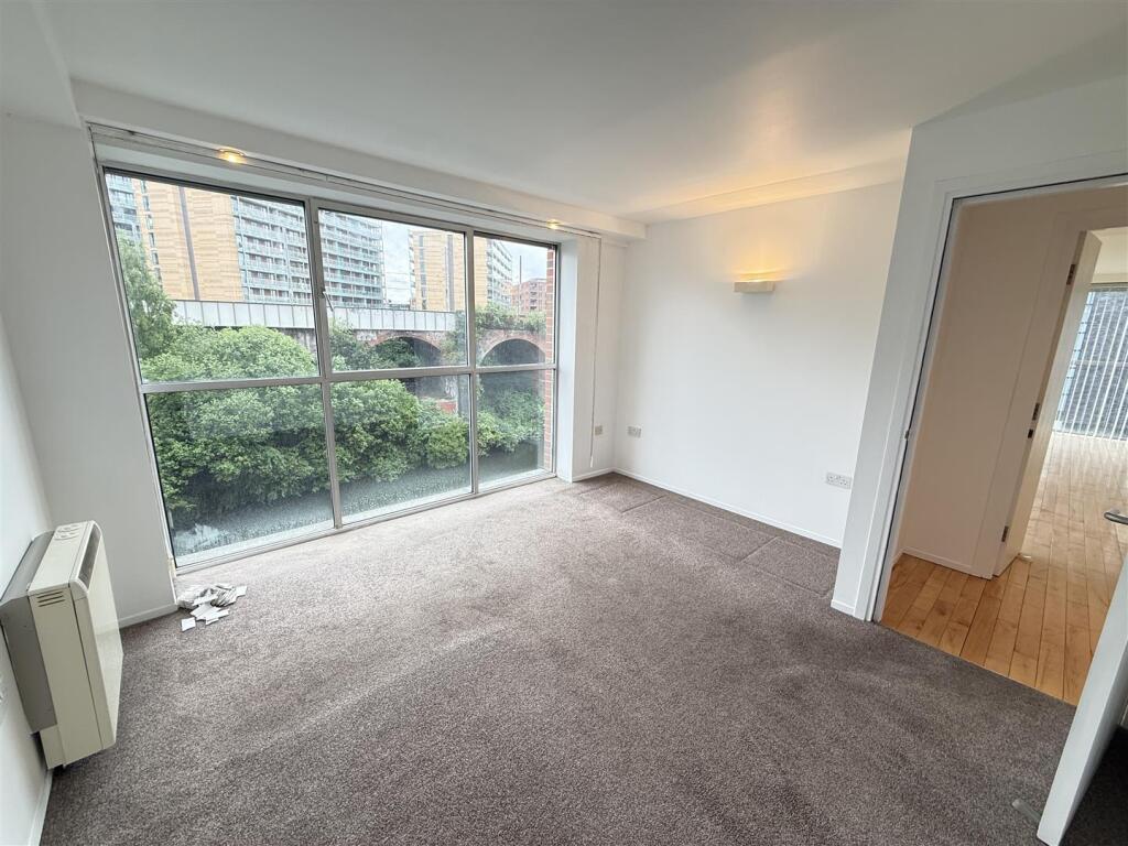 Apartment in Salford, Greater Manchester - View 5