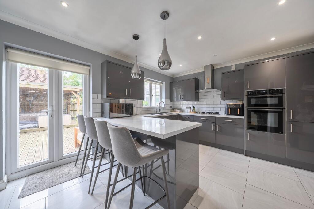 House in Reigate and Banstead, Horley - View 2