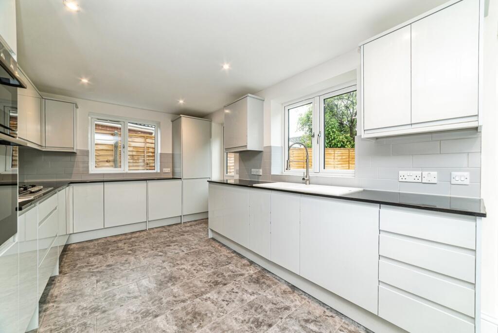 Swains Close, Tadley, Hampshire, RG26 photo 4