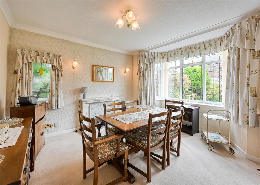 40 Cranford Road, Finchfield, Wolverhampton, WV3 8EP photo 3