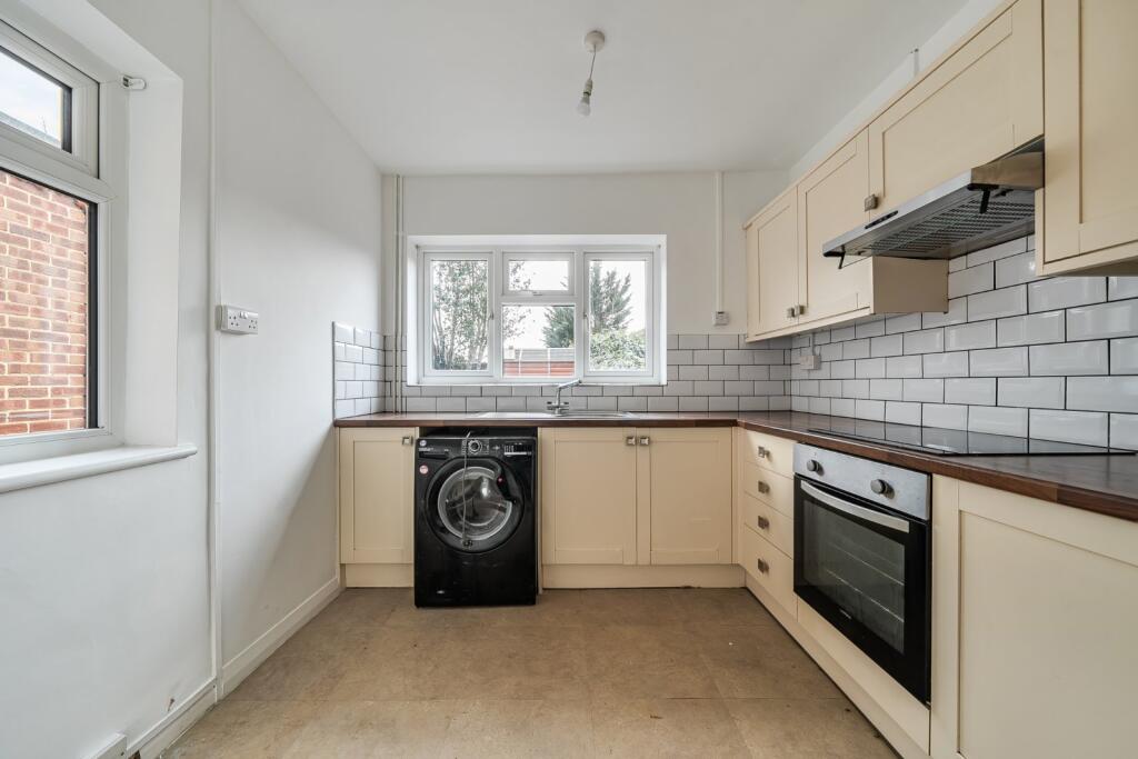Apartment in Eastleigh, Hamble-le-Rice - View 3
