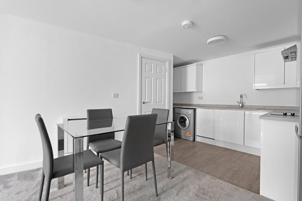 Apartment in Macclesfield, Cheshire East - View 5