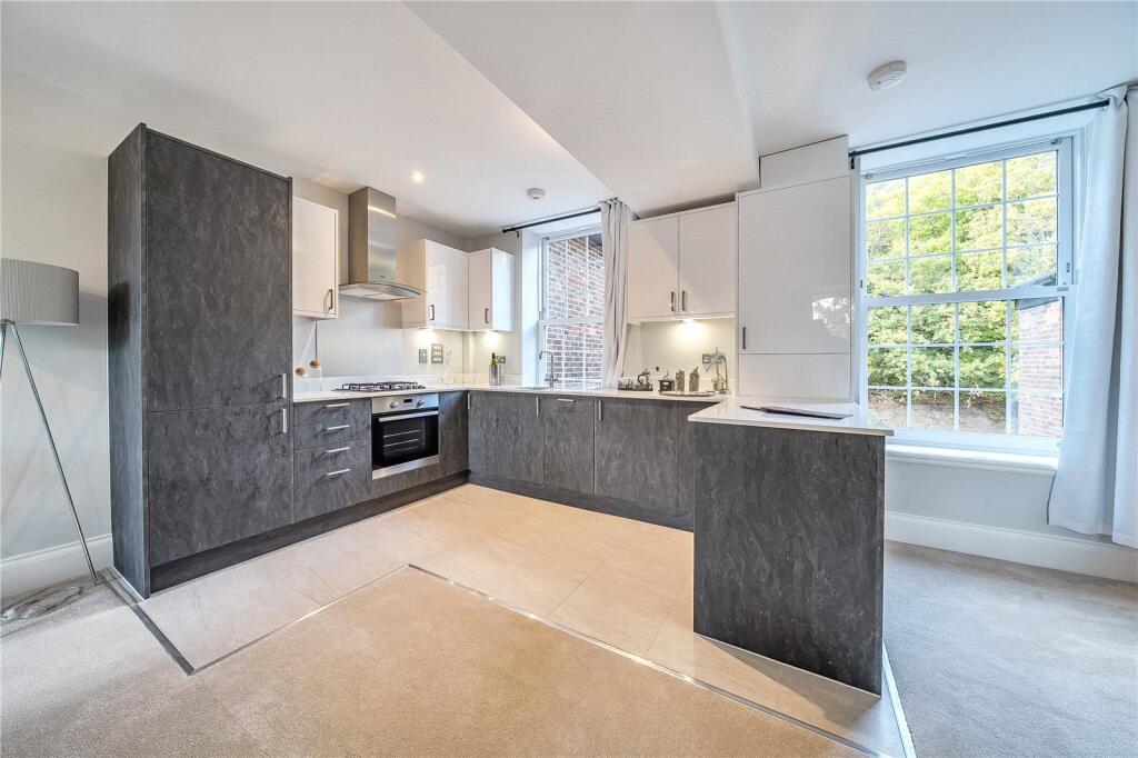 Apartment in Deepcut, Mindenhurst, Surrey - View 4
