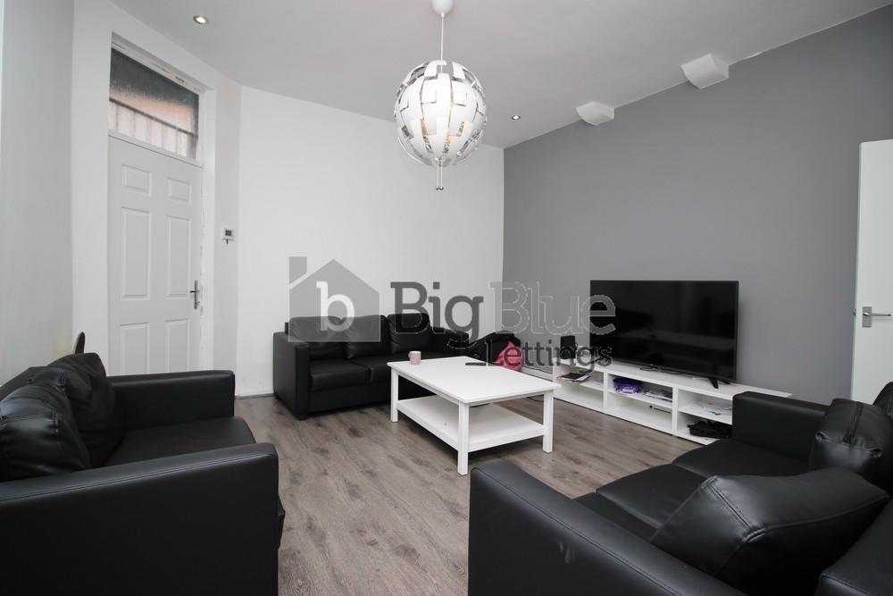 House in Leeds, West Yorkshire - View 3