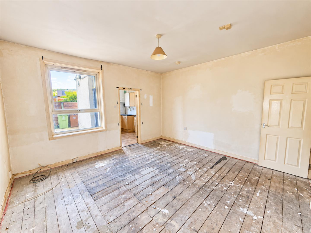 House in Oldham, Wood End, Shaw - View 5