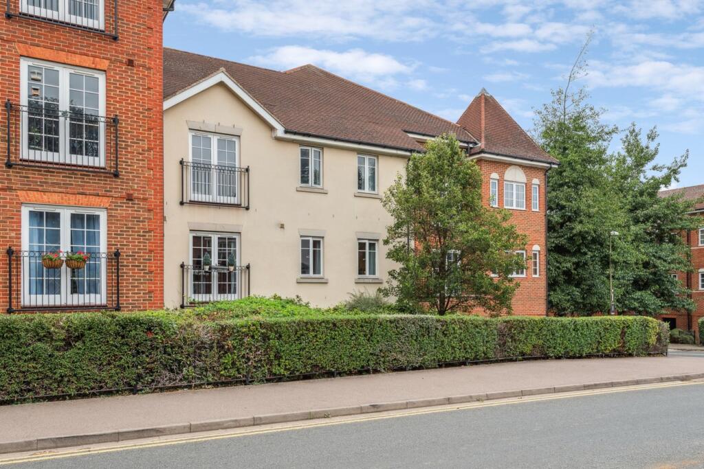 2-bed flat on Peppermint Road, Hitchin, SG5, £285,000