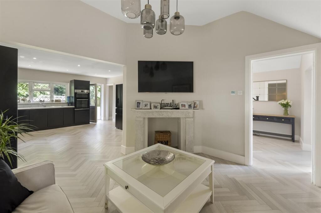 House in Tonbridge and Malling, Leybourne - More