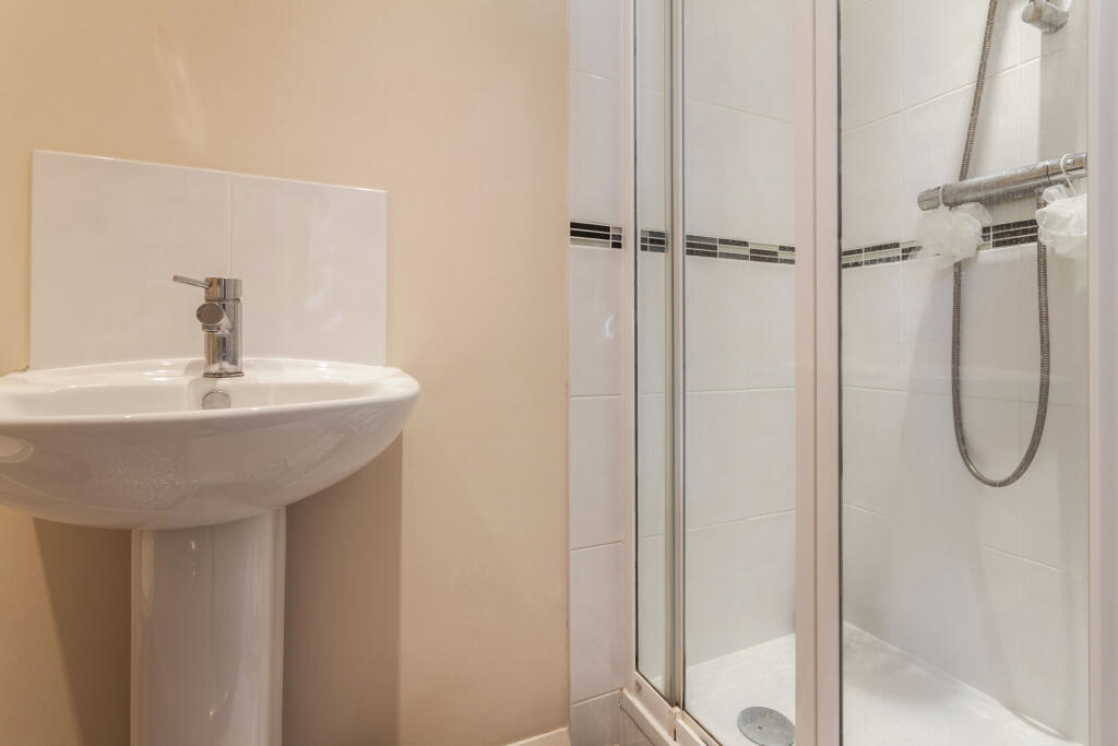 House in Reading, Lower Earley, Earley - More