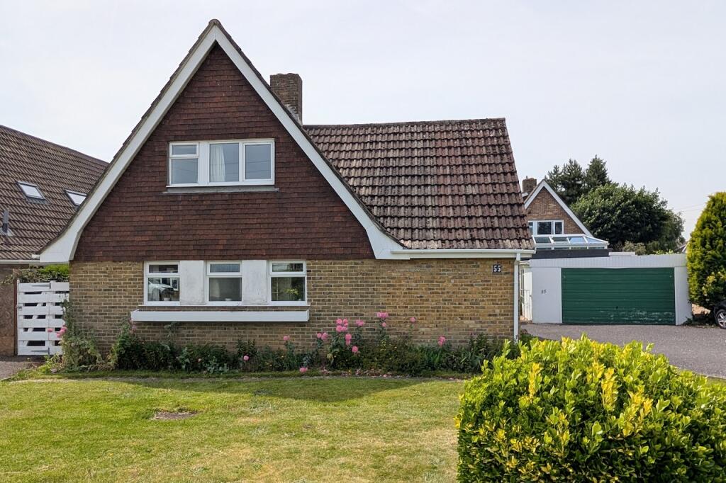 3-bed detached on Carisbrooke Avenue, Hill Head, £535,000