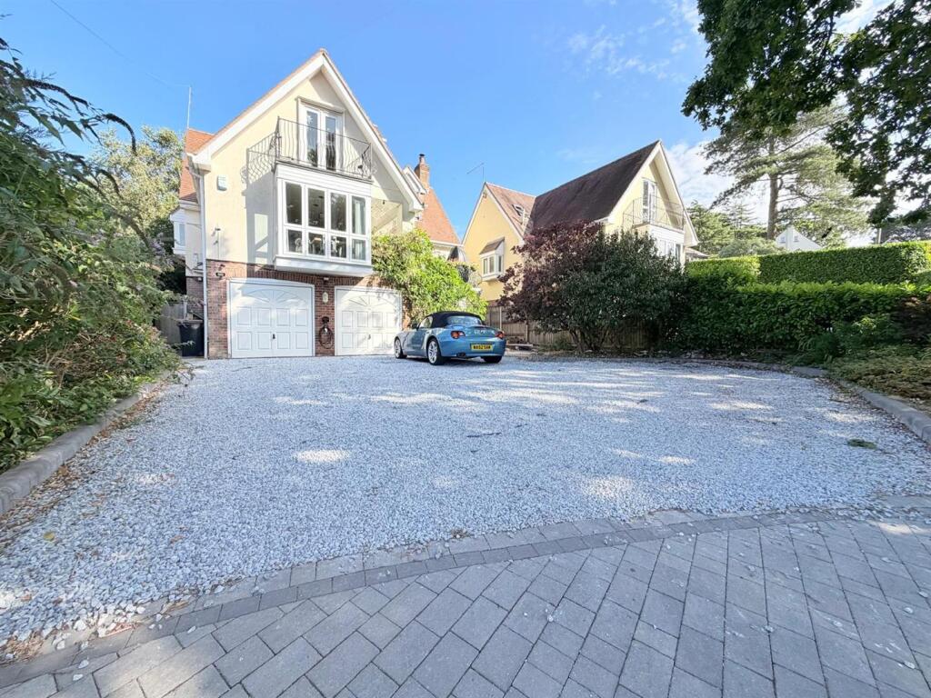 Main image of property: Central Avenue, Corfe Mullen, Wimborne