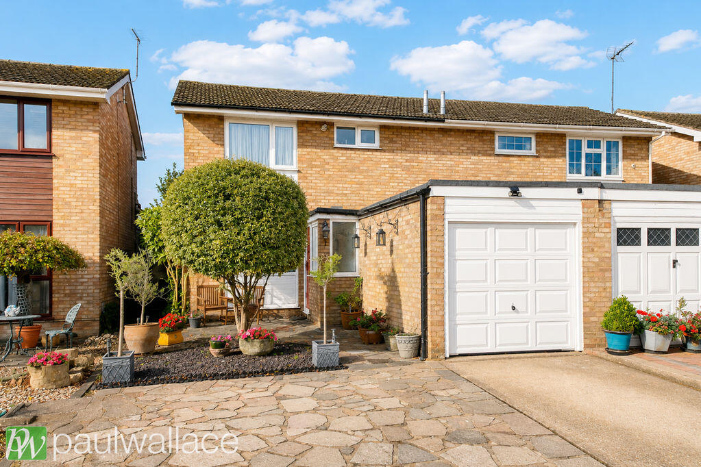 Main image of property: Lammasmead, Broxbourne | Quiet Cul-de-Sac, Walk to Station & Broxbourne School Catchment