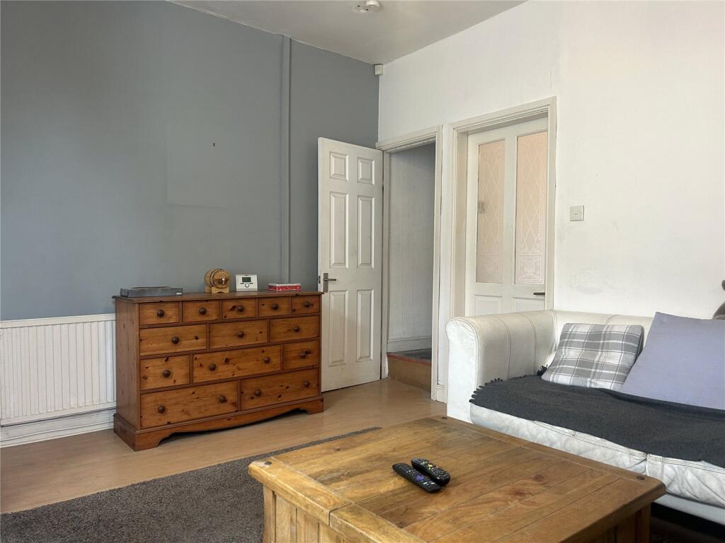 House in Oldham, Hey, Spring Hill - View 4
