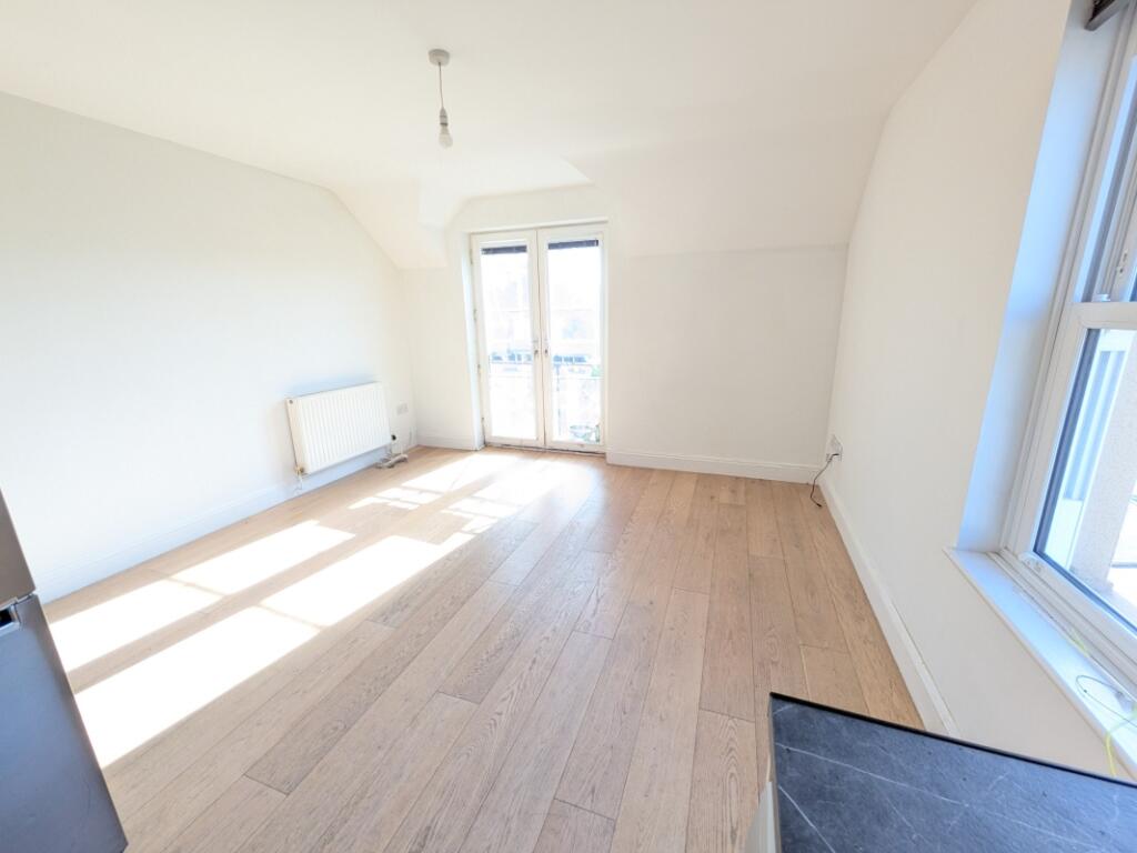 Apartment in Gloucester - View 2