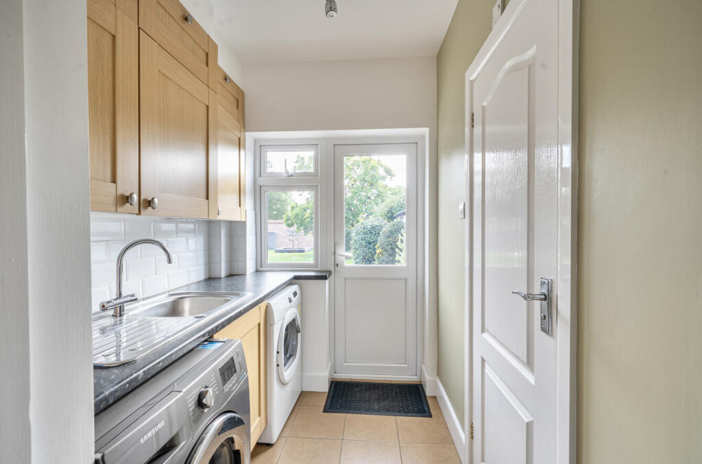 House in Eastleigh, Stoke Common, Bishopstoke - More