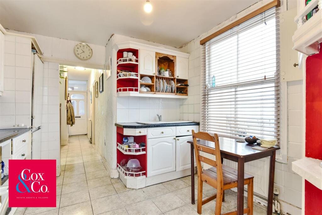 Apartment in Hove, Brighton and Hove - View 2