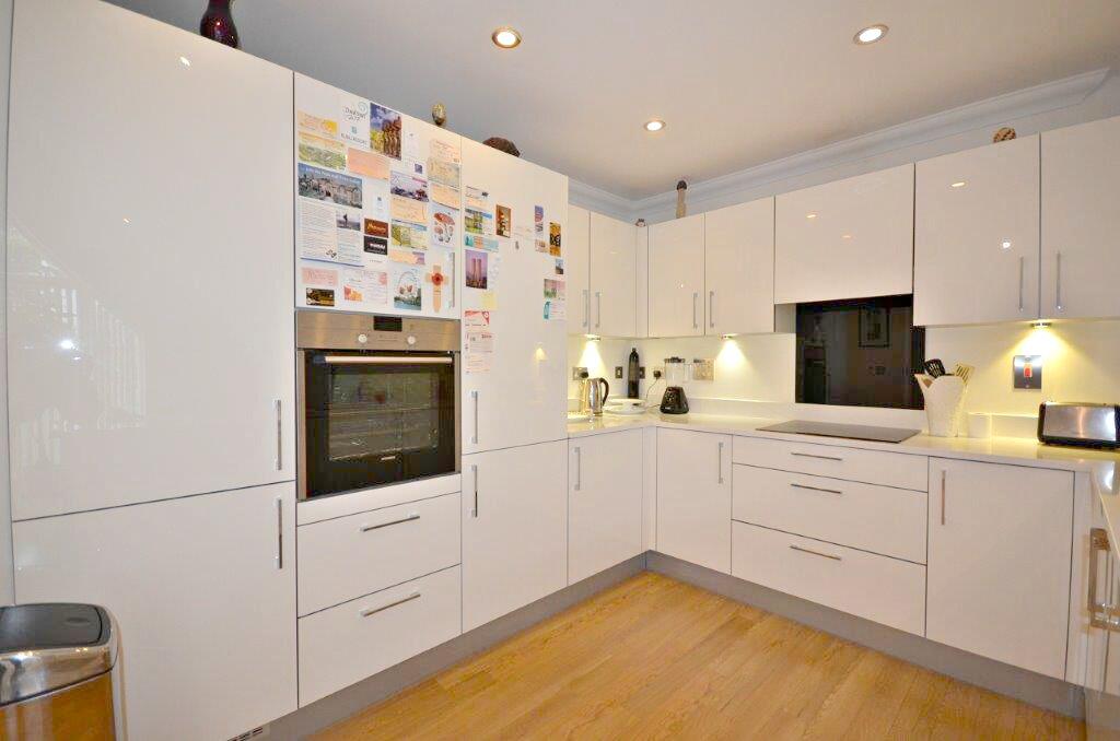 Apartment in Slough - View 4