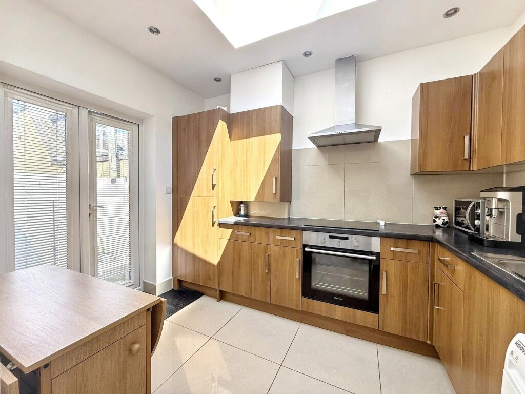 Becket Road, Worthing, BN14