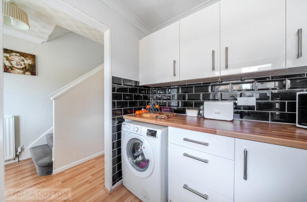 House in Calderdale, Illingworth - More