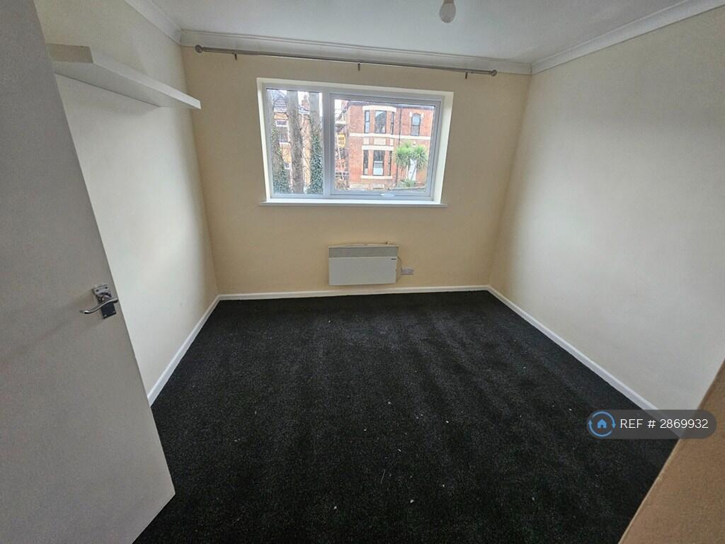 Apartment in Wirral, Liverpool City Region - View 4
