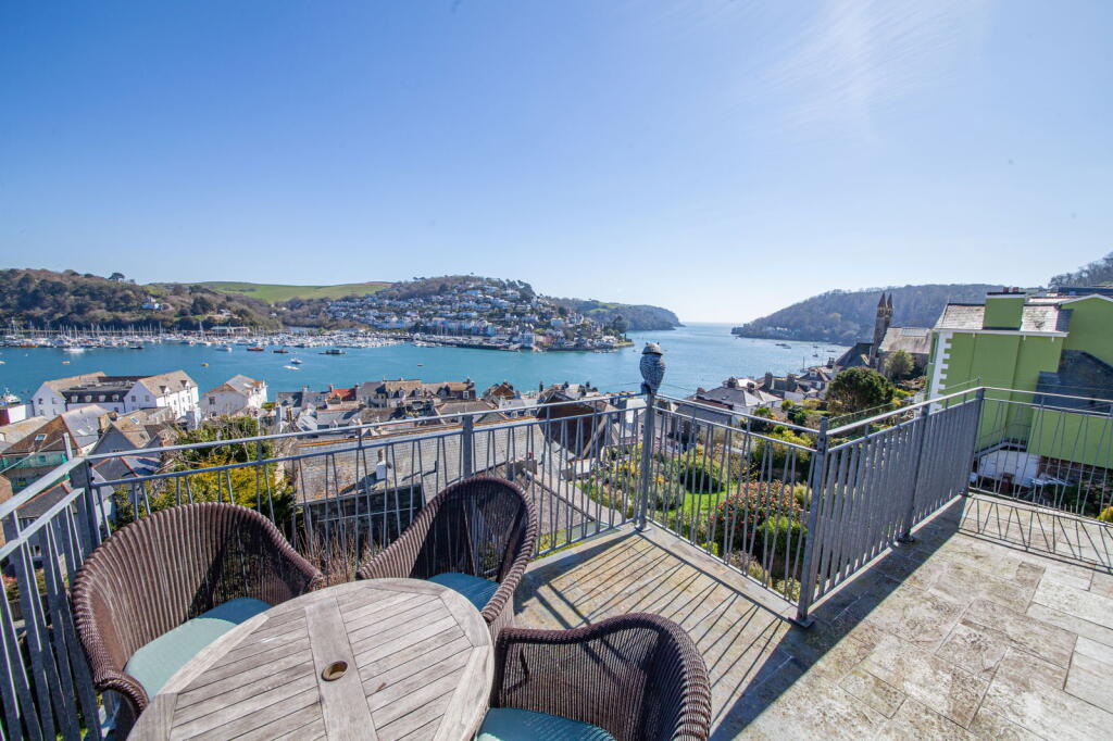3-bed flat on Above Town, Dartmouth, £595,000