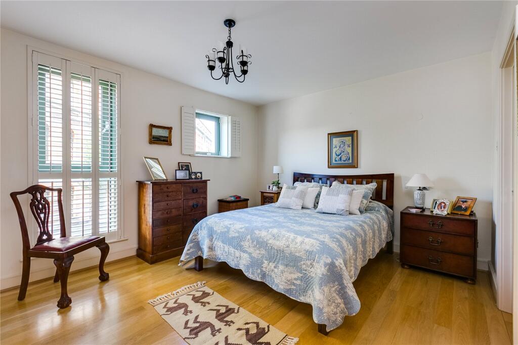 Apartment in London, Harrods Village - View 5