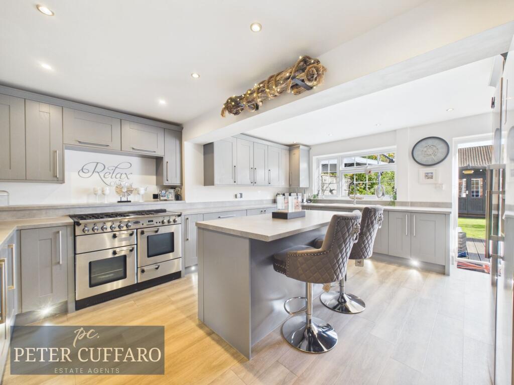 House in Epping Forest, Roydon - View 2