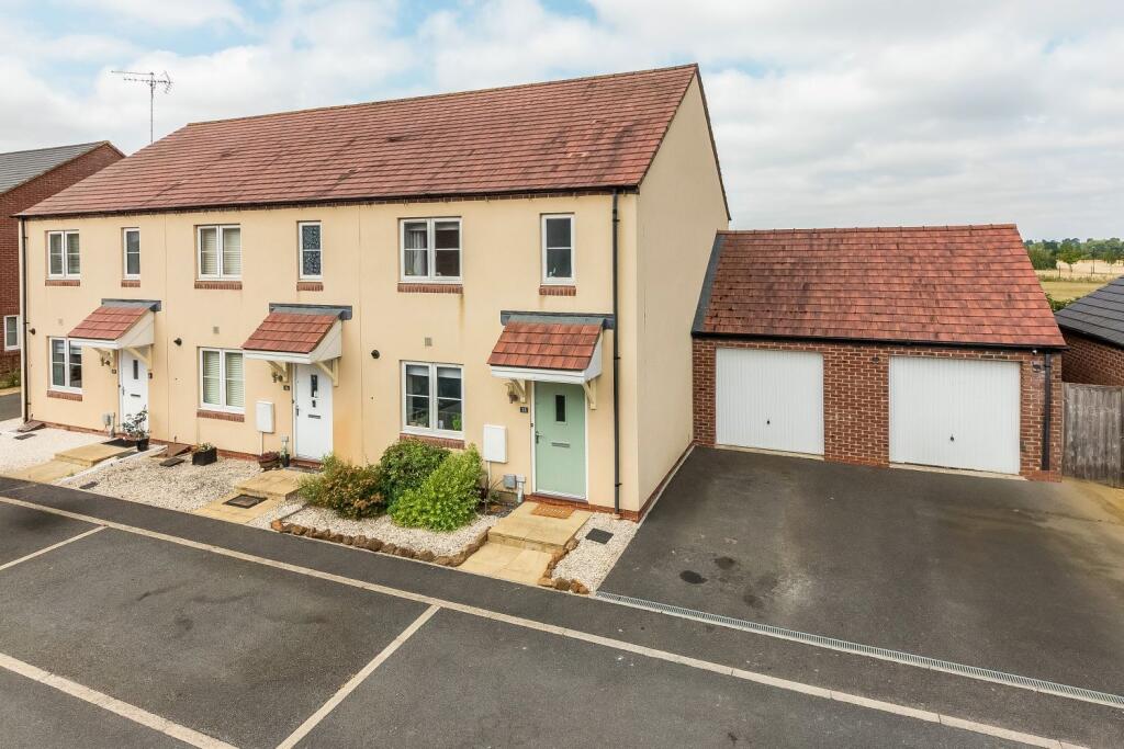 Main image of property: Chaffinch Way, Bodicote OX15 4GP