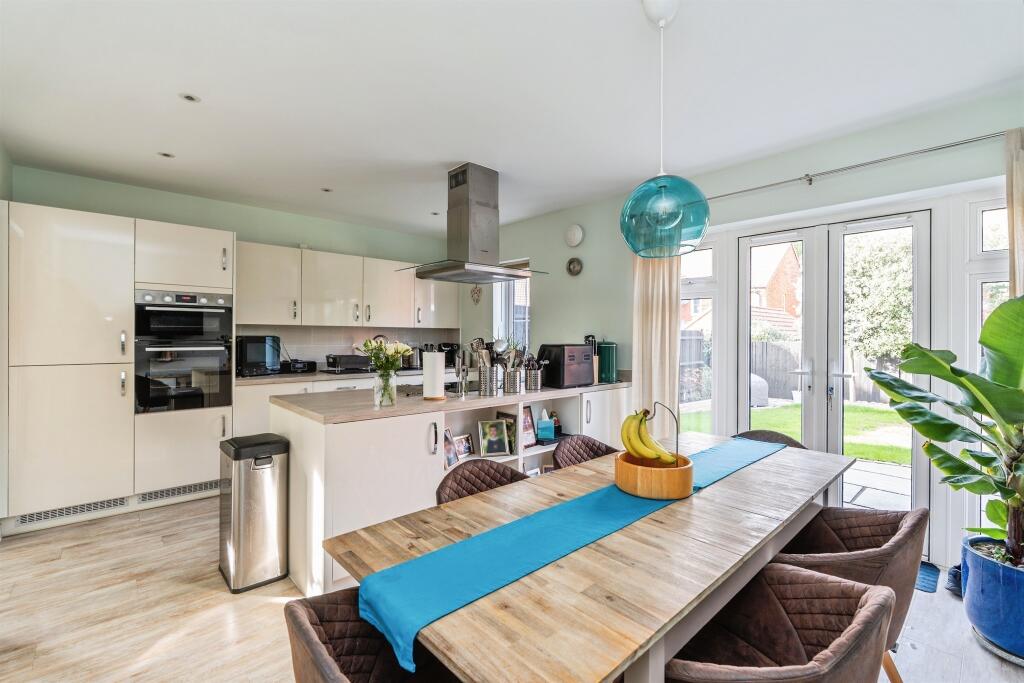 House in Eastleigh, Fair Oak and Horton Heath - View 3