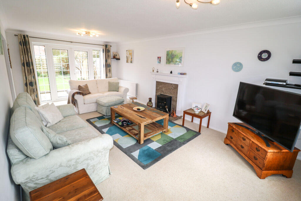 Meadow Close, Hayling Island photo 3