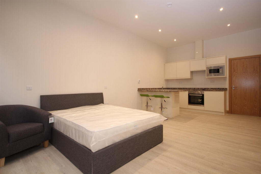 Main image of property: North Acton Road, London, NW10 6