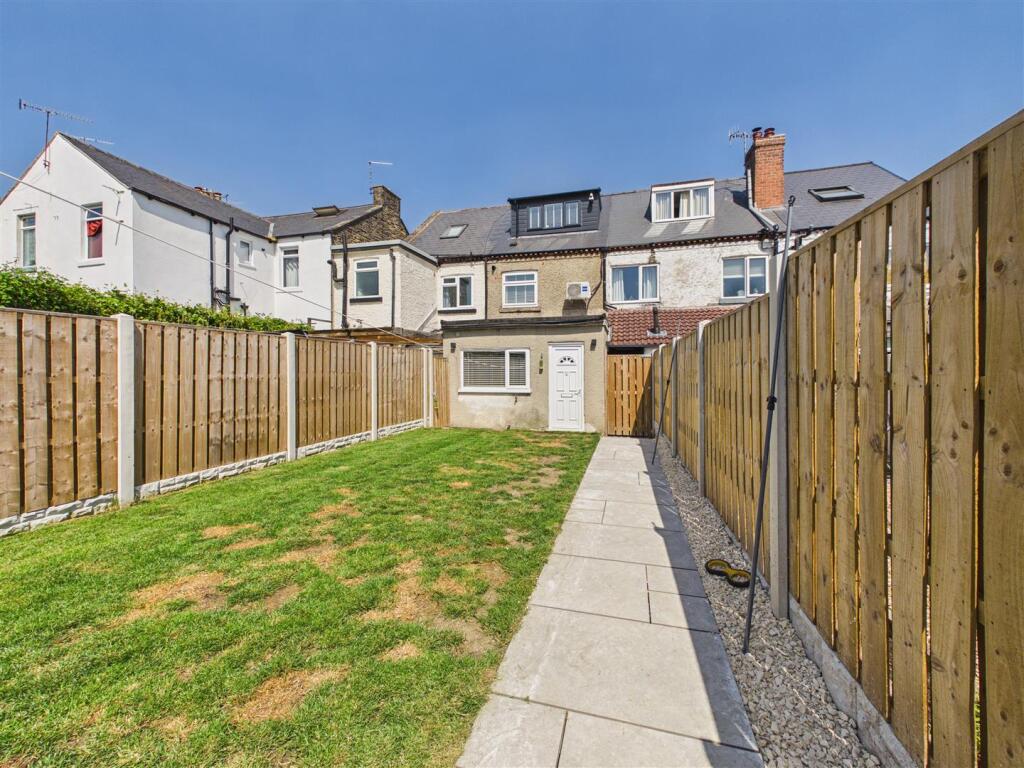 House in North East Derbyshire, Dronfield - More