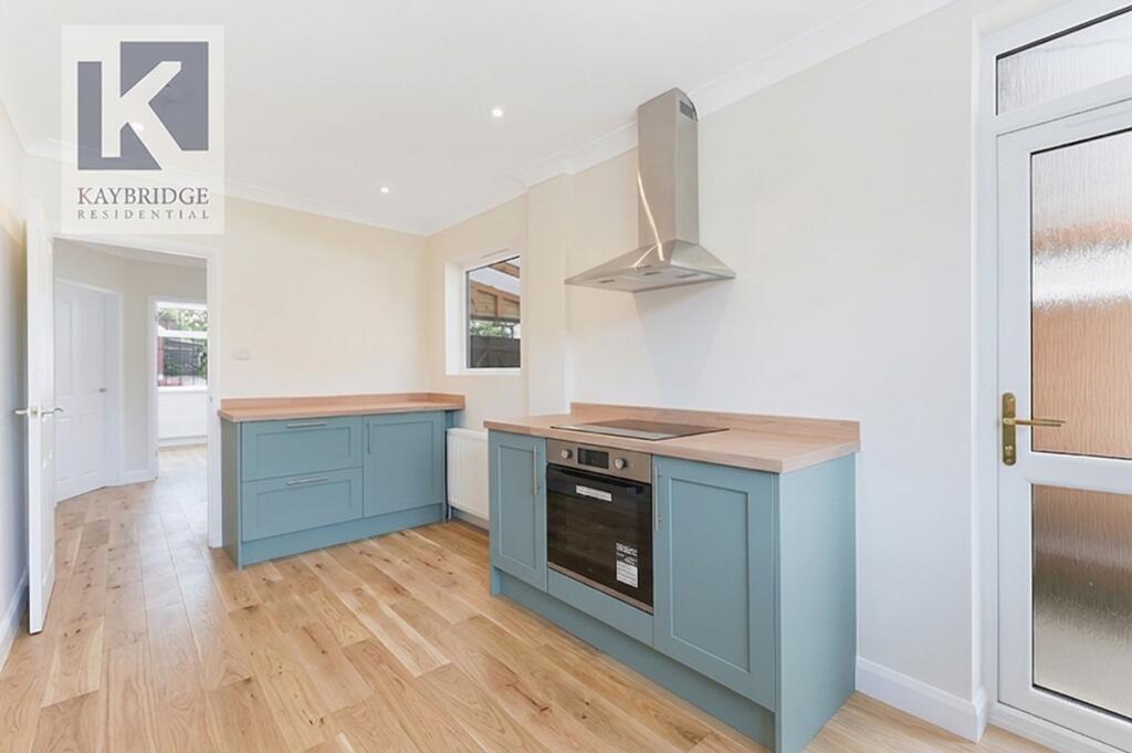 House in Kingston upon Thames - More