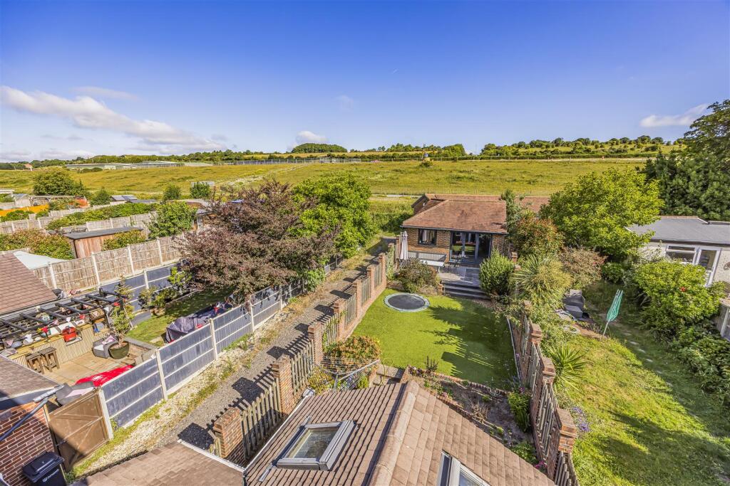 Woodfield Avenue, Farlington, Portsmouth - View 3