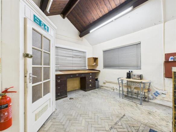 CAM03844G0-PR0377-STILL018.jpg