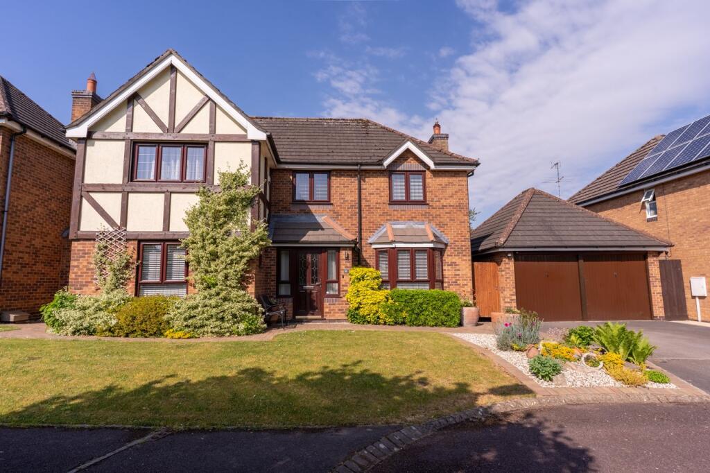 4-bed detached on Streamside, Bishops Cleeve, Cheltenham, GL52, £599,950