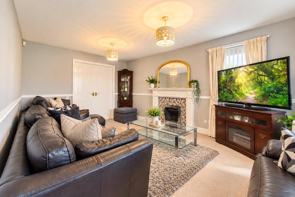 House in Swindon, Walcot West, South Swindon - View 2