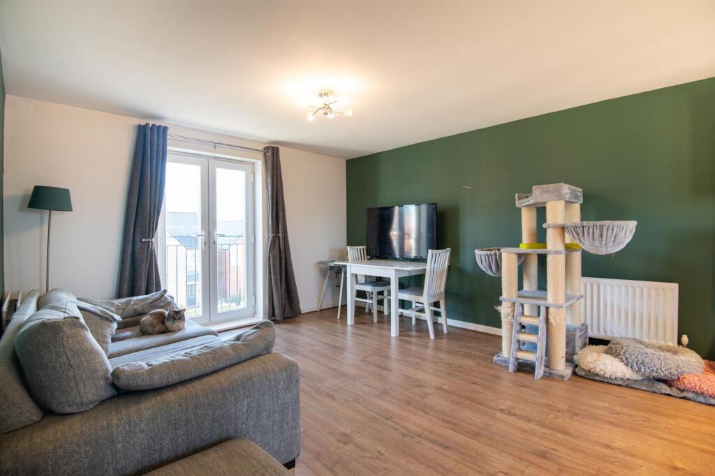 Irthlingborough Road North, Wellingborough, NN8 - View 2